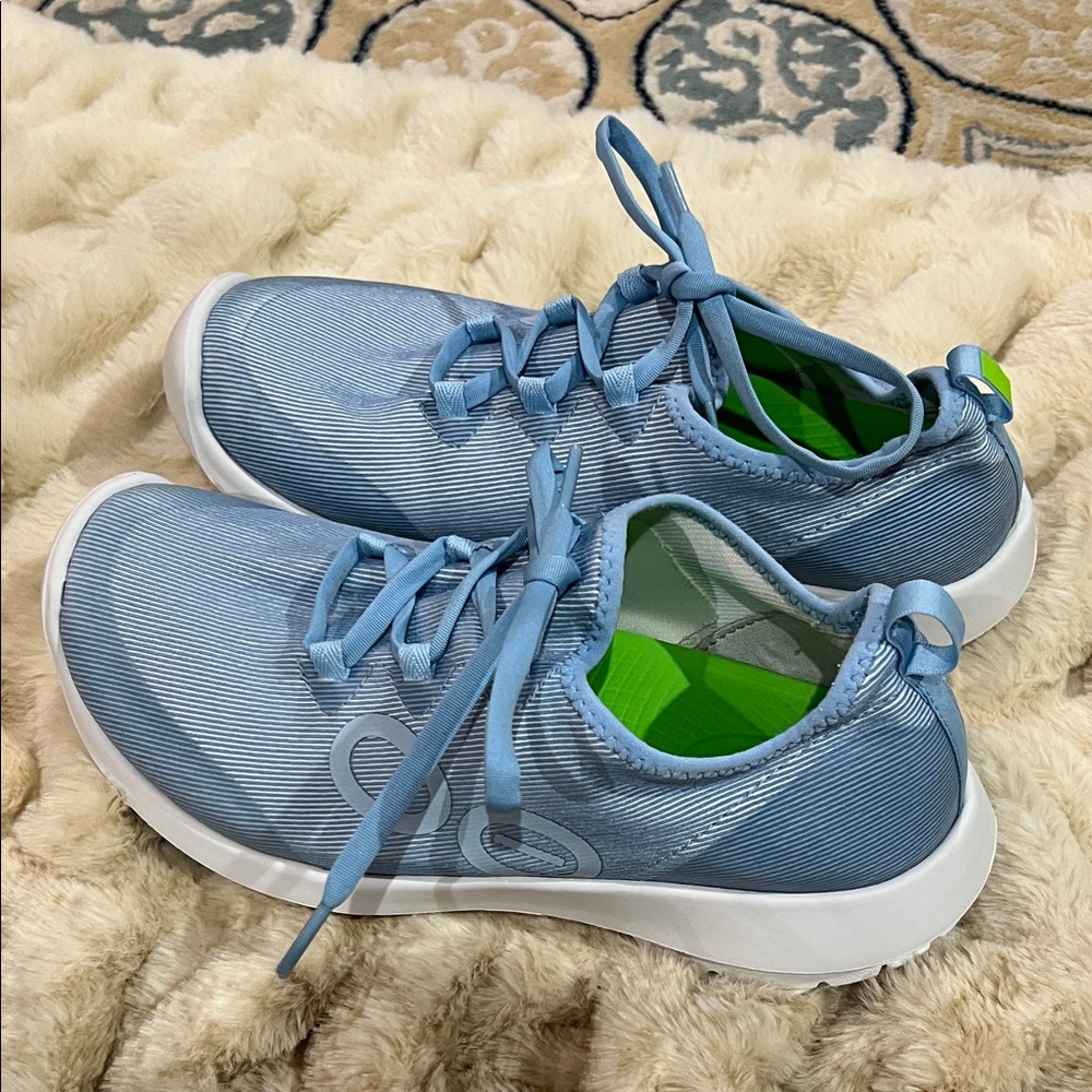 Oofos Ladies Lace Up Sneakers - Size 8